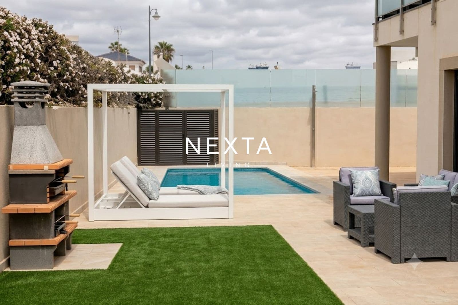 ¡Villa mit privatem Pool, Gärten und großzügigen Wohnbereichen in Golf del Sur!